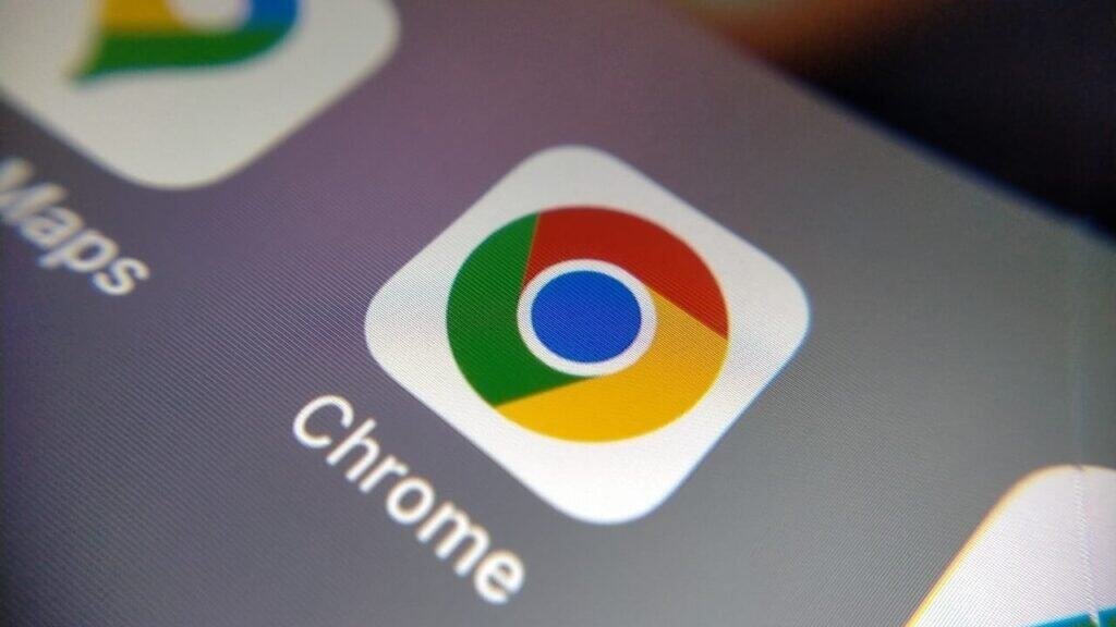 Google emergency alert high severity attack warning message on Chrome browser update screen